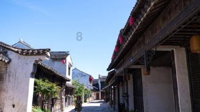 下面是一个树桩上面有个人在飞是什么成语？